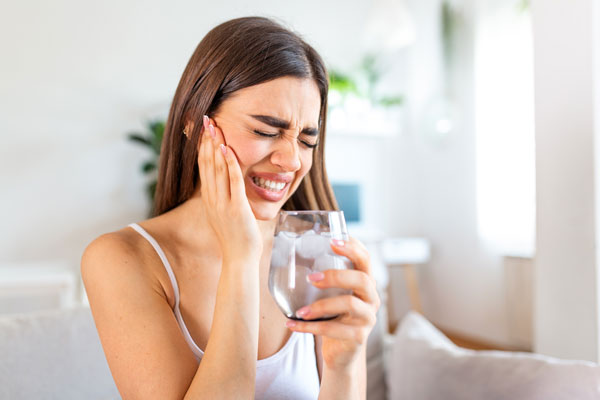 How An Emergency Dentist Handles Implant Rejection